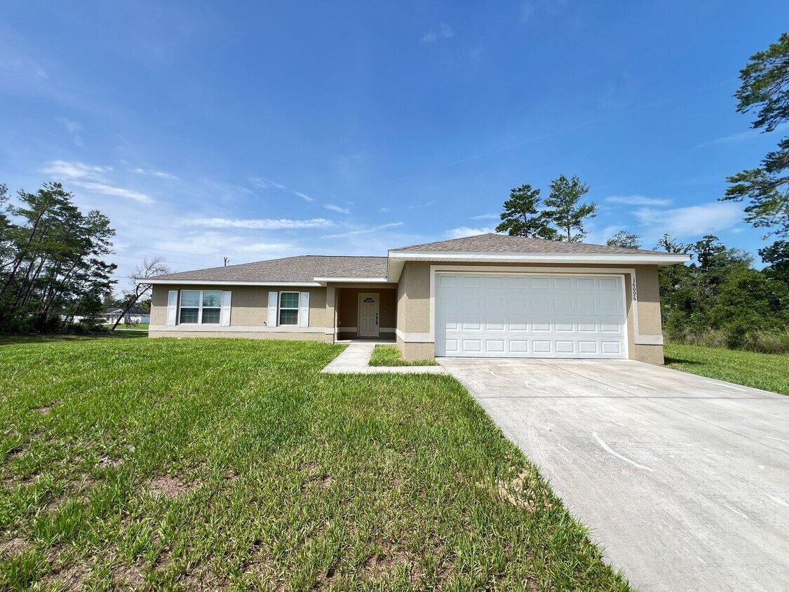Primary Photo - AVAILABLE NOW! Gorgeous 4 Bedroom, 2 Bathr...