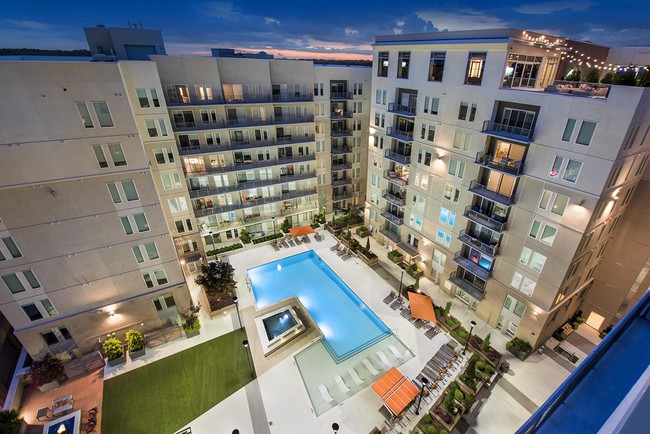 Foto del edificio - Venue Brookwood Apartments
