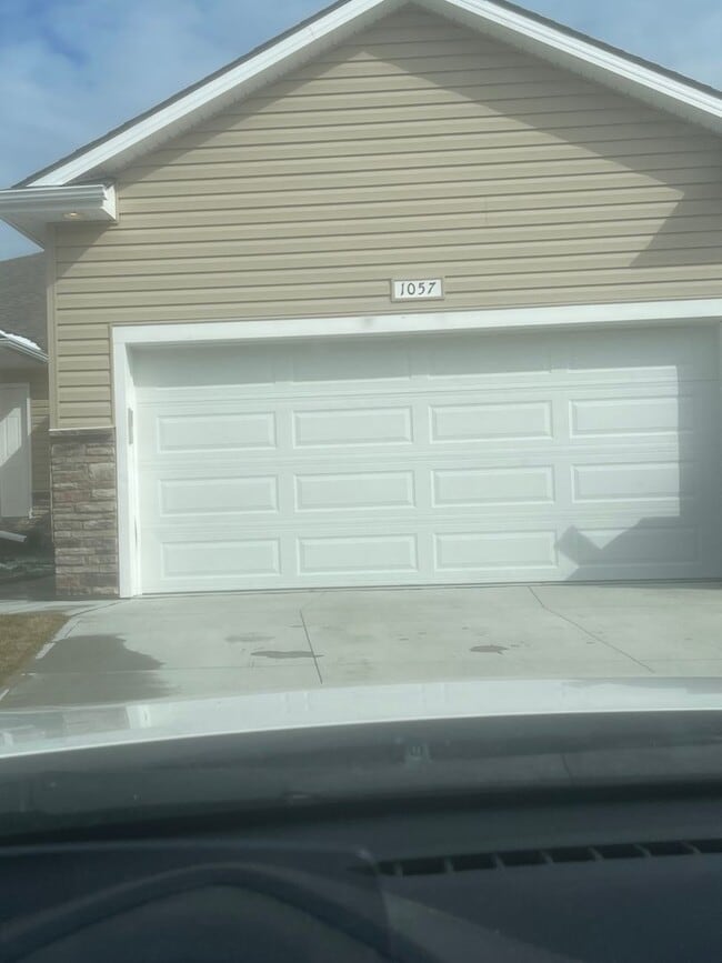 Building Photo - Your Village Pointe Townhome