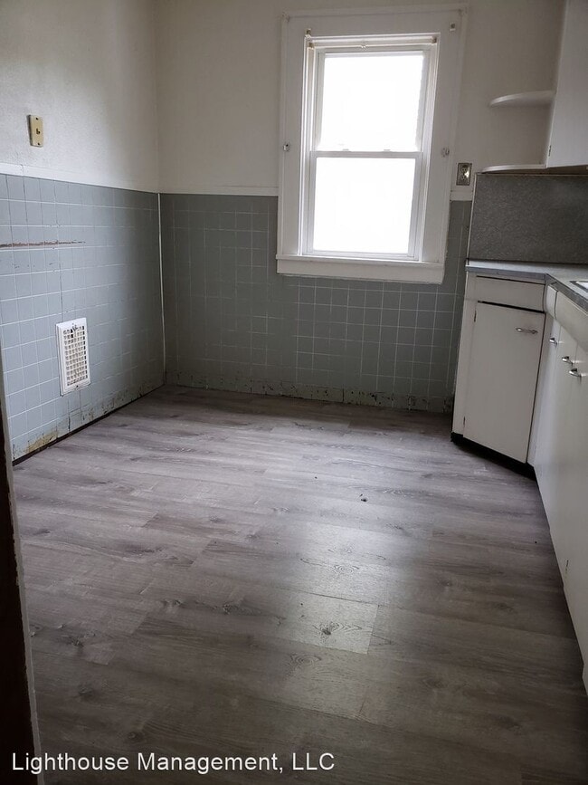 Building Photo - 3 br, 1 bath House - 179 Rockview Terr.