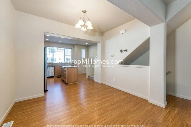 Foto del edificio - 2 Bedroom Townhome In-between Hillsboro & ...