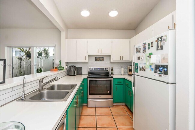 Foto del edificio - 3155 Jackson Ave