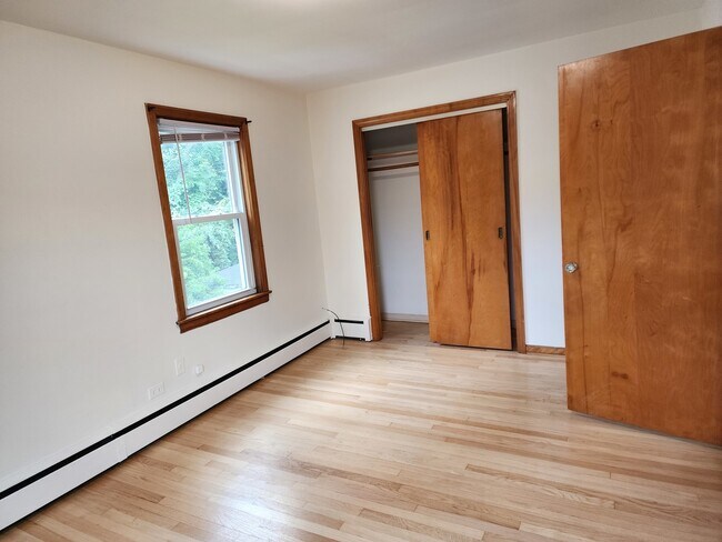 Building Photo - 9559 S Yates Blvd