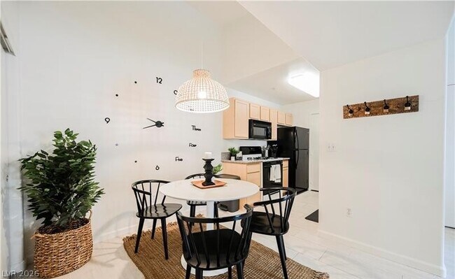 Foto del edificio - 950 Seven Hills Dr