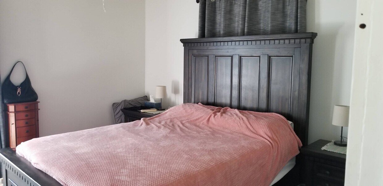 Foto del edificio - 213 W Green Bay St