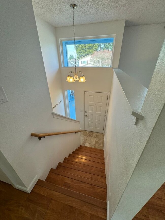 Building Photo - 4Bd/2.25Ba Kent House