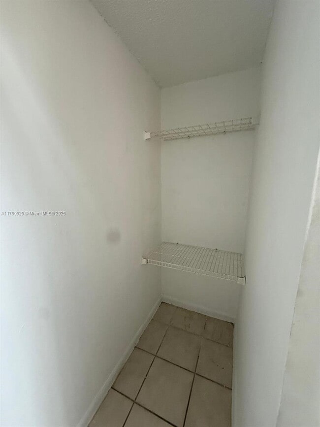 Foto del edificio - 686 NW 114th Ave