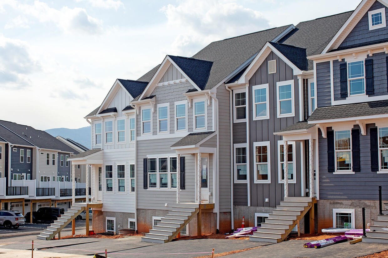 Pet-Friendly New Construction in Crozet's Glenbrook Community - Pet-Friendly New Construction in Crozet's Glenbrook Community