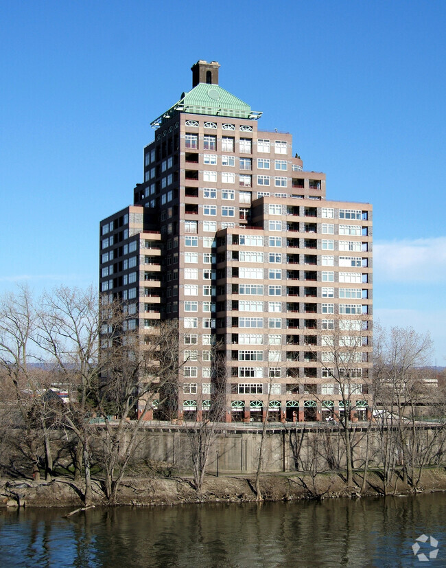 Vista desde el noroeste al otro lado del río Connecticut - Riverpoint on the Connecticut