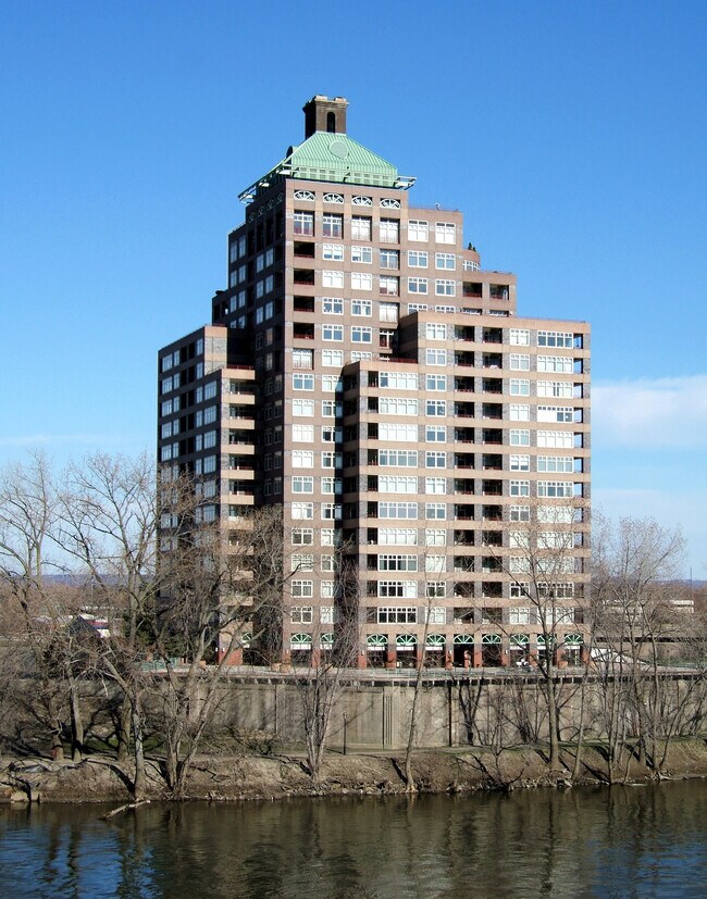 Vista desde el noroeste al otro lado del río Connecticut - Riverpoint on the Connecticut