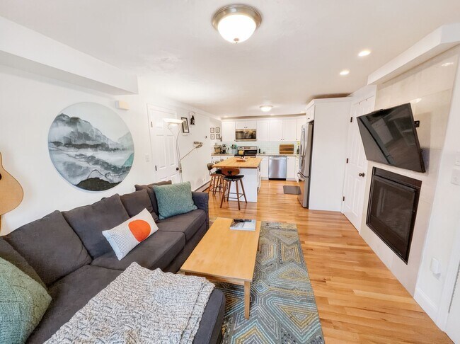 Foto del edificio - Beautiful Condo In Beverly MA!