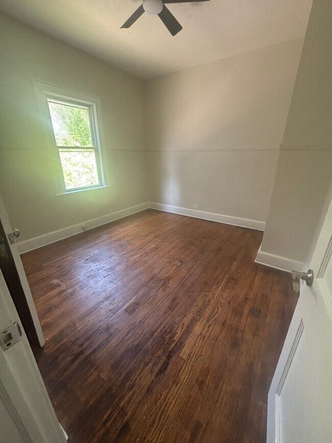 Foto del edificio - Cleveland East Side 2 bedroom down