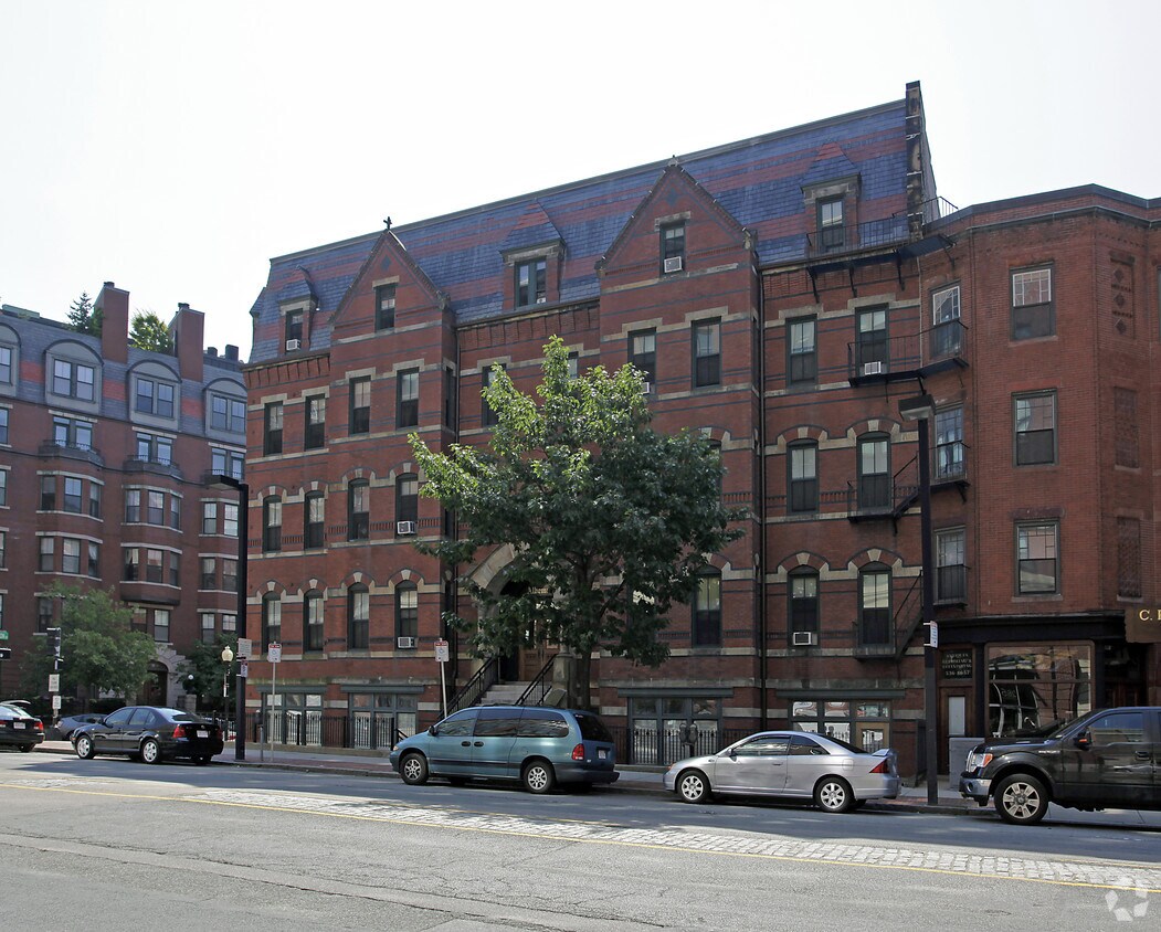 Building Photo - 72 Clarendon St