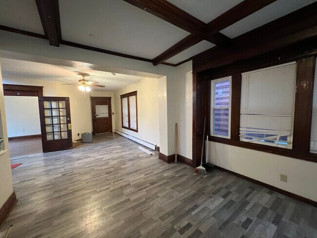 Área principal - 1068 Elmwood Ave