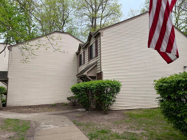 Building Photo - 1522 Streamwood Ct