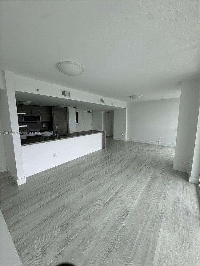 Foto del edificio - 400 Sunny Isles Blvd
