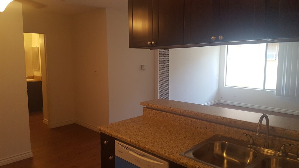 Glenwood Apartments Rentals Reseda, CA