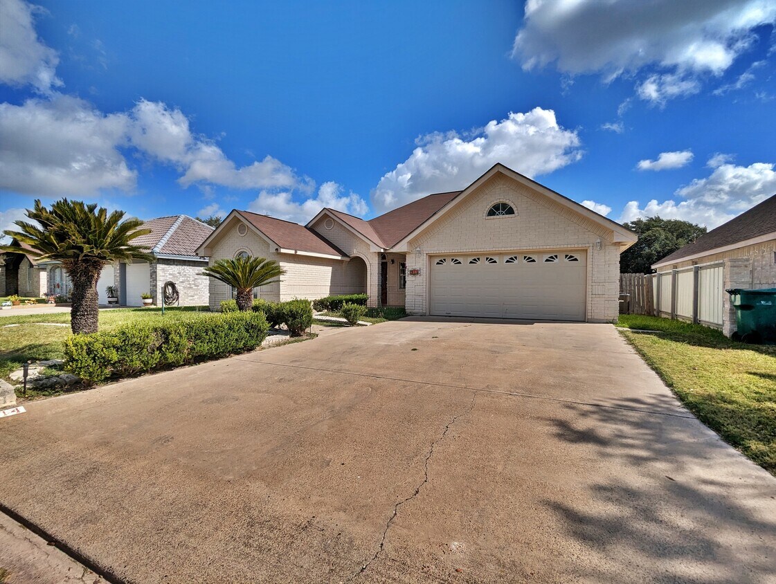 Foto principal - 914 Regal Dr