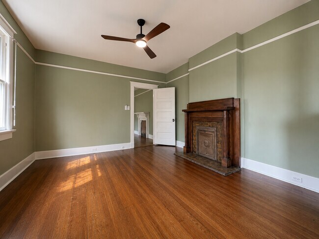 Building Photo - 2627 Laharpe St