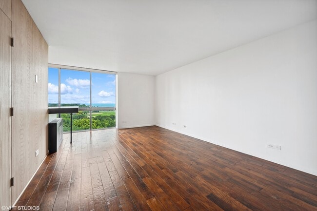 Foto del edificio - 1555 N Dearborn Pkwy