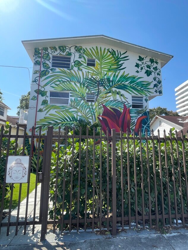 Primary Photo - 560 1st St Apartments
