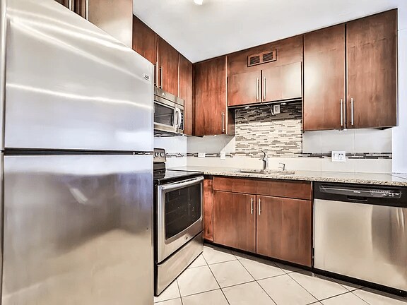 Foto del edificio - 1212 N La Salle Dr