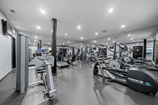 Gimnasio abierto las 24 horas en Westwood Village Apartments en Westland, MI - Westwood Village Apartments