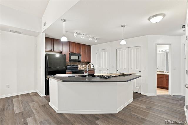 Foto del edificio - 804 Summer Hawk Dr