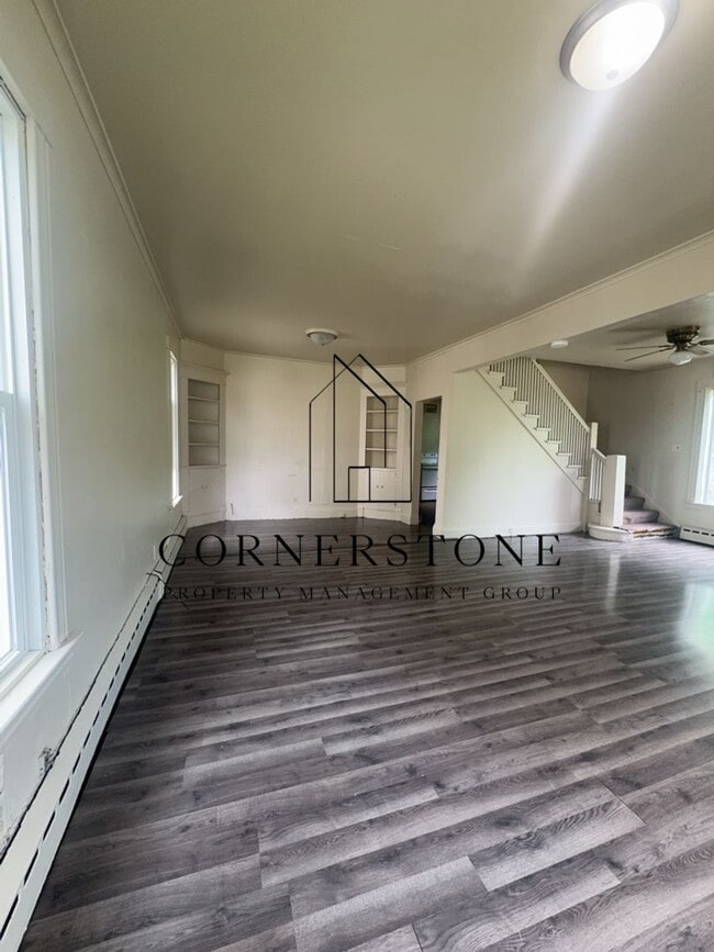 Building Photo - Spacious 3+ bedroom house $825