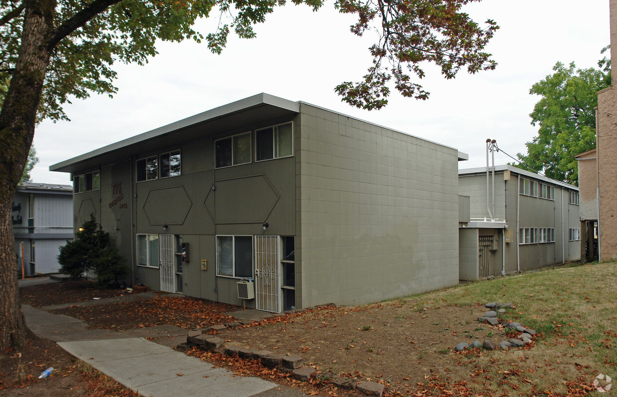 Primary Photo - Campus Apartments