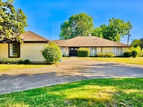 Building Photo - 322 E Tripp Rd