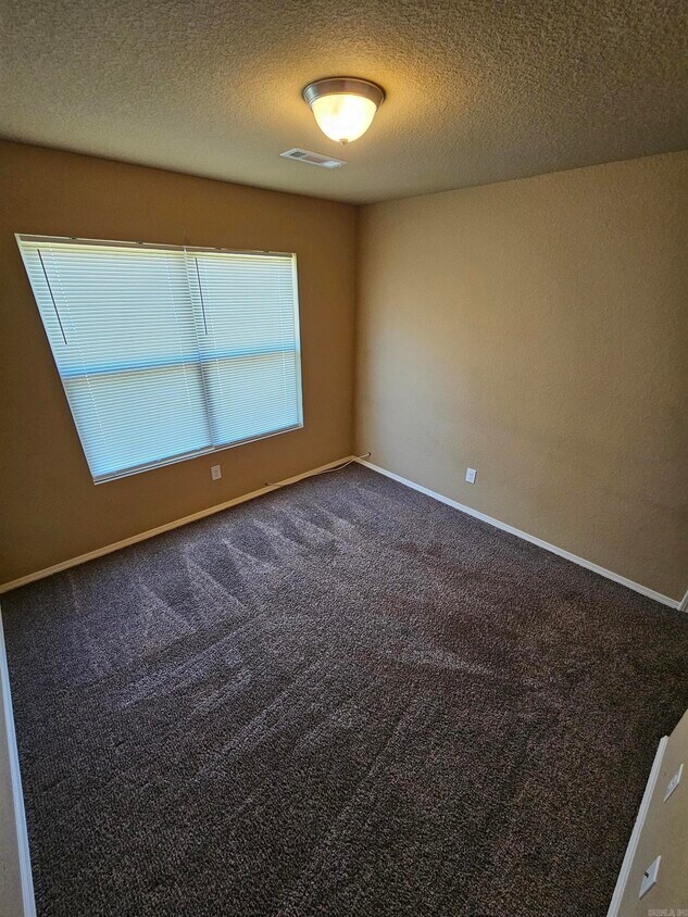 Foto del edificio - 2104 Fern Valley Dr