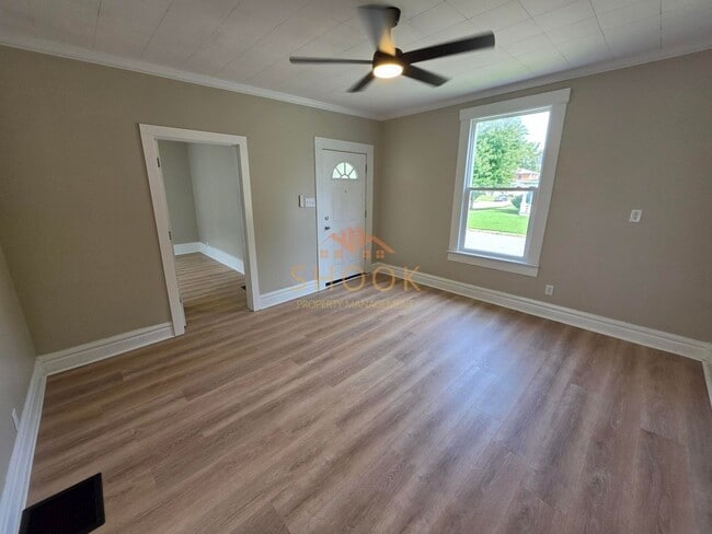 Building Photo - **MOVE-IN SPECIAL** Centrally Located and Remodeled 4BR Home