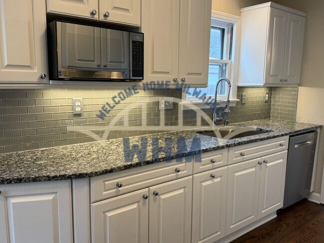 Foto del edificio - 6225 N Lydell Ave