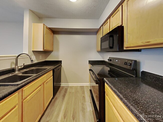 Building Photo - 4918 Pembridge Dr