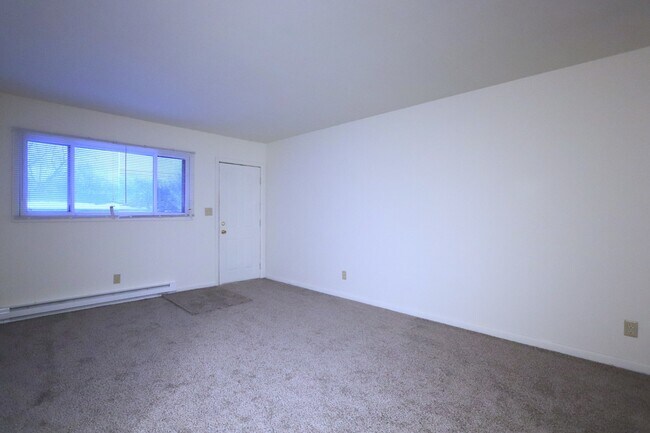 Building Photo - 318 Maple Dr