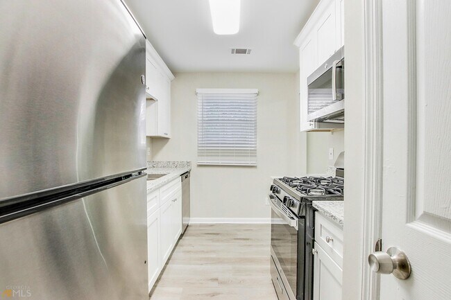 Building Photo - 1599 Clifton Downs Dr SE