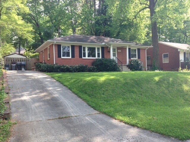 Primary Photo - Great 3 BR near Lindley Pool & Rec Center