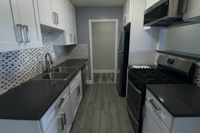 Foto del edificio - 10834 Rose Ave