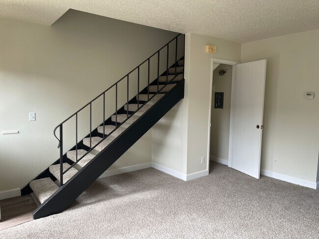 Foto del edificio - 1323 Edwards Ave