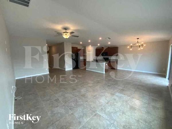 Foto del edificio - 7077 Emerald Spring Loop