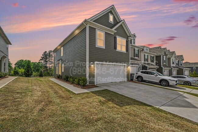 Building Photo - 2785 Yeager Dr NW