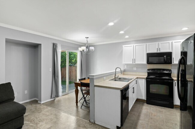 Building Photo - 3 Bedroom, 2.5 Bathroom 2 Story House