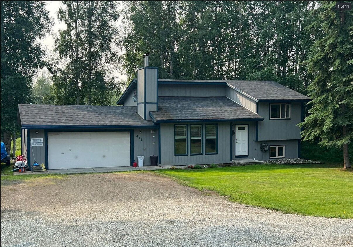 Foto principal - 3 Bedroom 2 Bath with Garage Available NOW...