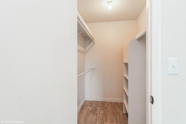 Building Photo - Overlook at Sunset Point