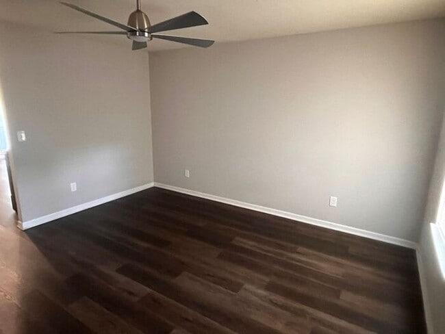Building Photo - Beautifully Redone 4 bedroom, 2 bathroom h...