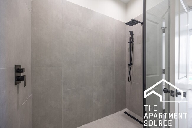 Building Photo - 6340 W Belmont Ave