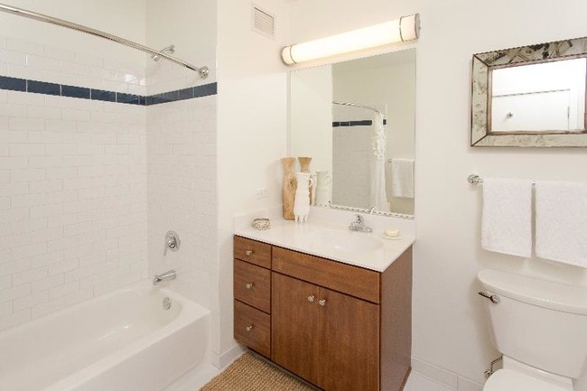 Foto del edificio - 1245 S Michigan Ave