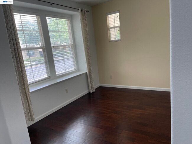 Foto del edificio - 3124 Sweetviolet Dr