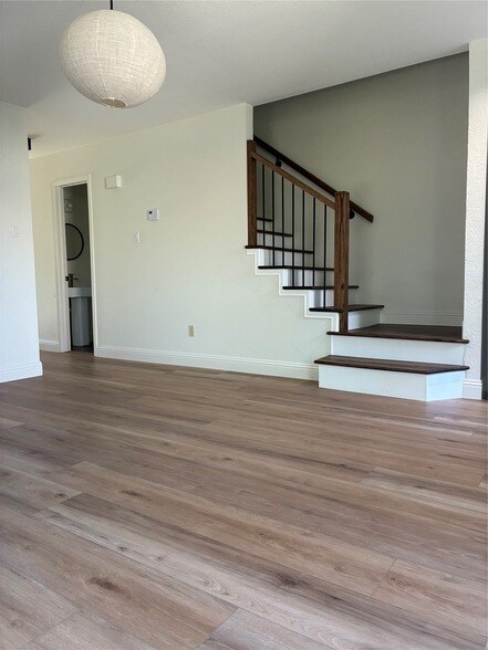 Foto del edificio - 2101 Mistletoe Ave